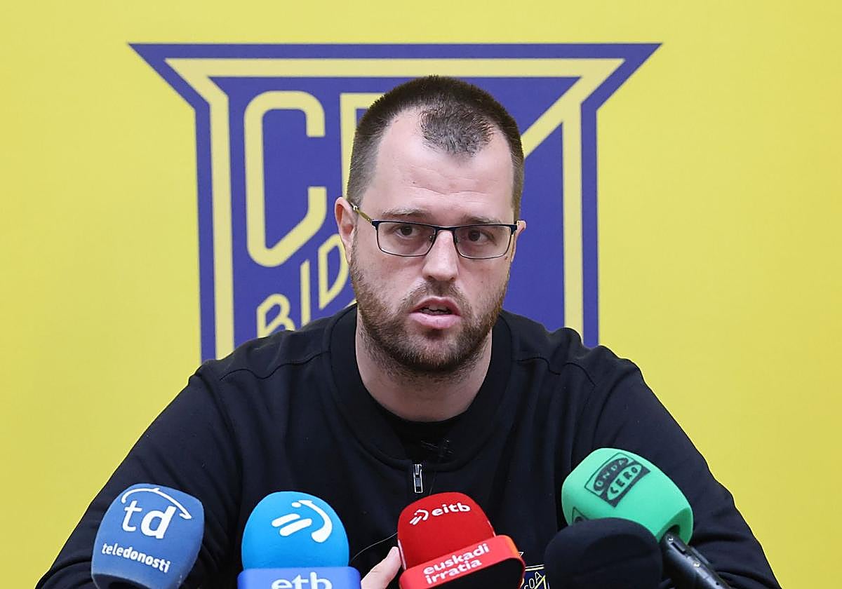 Álex Mozas, durante la rueda de prensa de este jueves en Artaleku