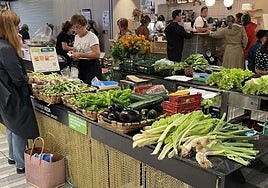 El mercado municipal es uno de los puntos en los que se pueden adquirir productos locales y de temporada.