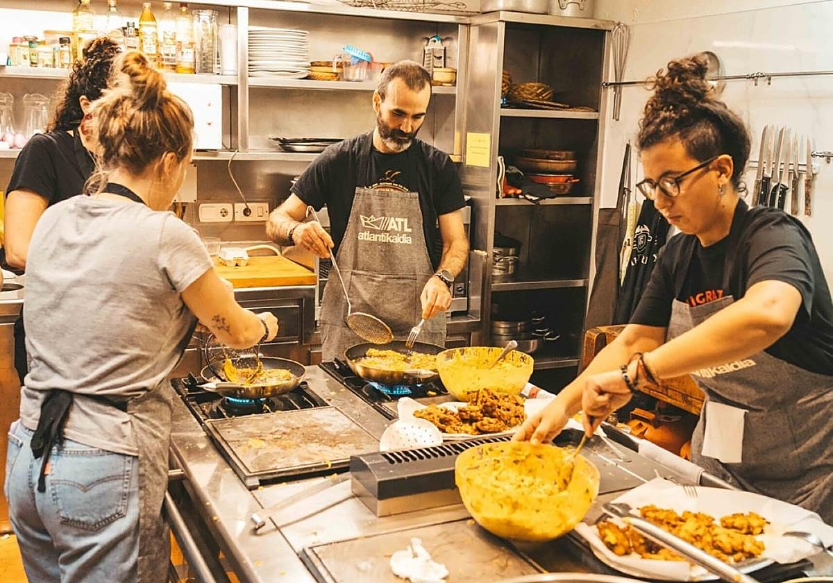 Un grupo de personas participan en la pasada edición del encuentro gastronómico.