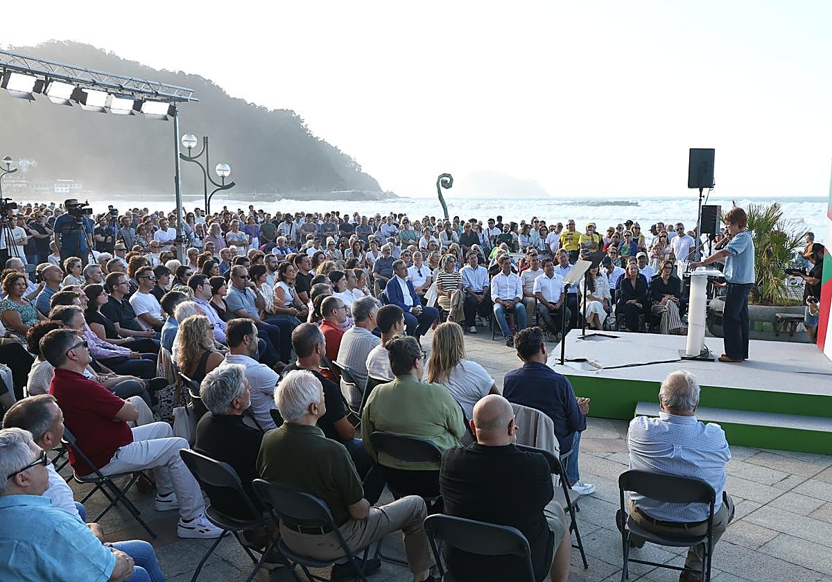 El malecón de Zarautz se llenó de simpatizantes jeltzales