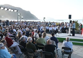 El malecón de Zarautz se llenó de simpatizantes jeltzales