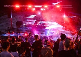 Cientos de personas se congregaron este sábado en el Anfiteatro de Miramon para asistir a la segunda jornada del Dantz Festival.