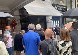 Acto en memoria de García Ripalda en el barrio donostiarra de Gros.