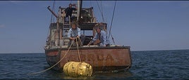 Roy Scheider, Richard Dreifuss y Robert Shaw, en plena cacería.