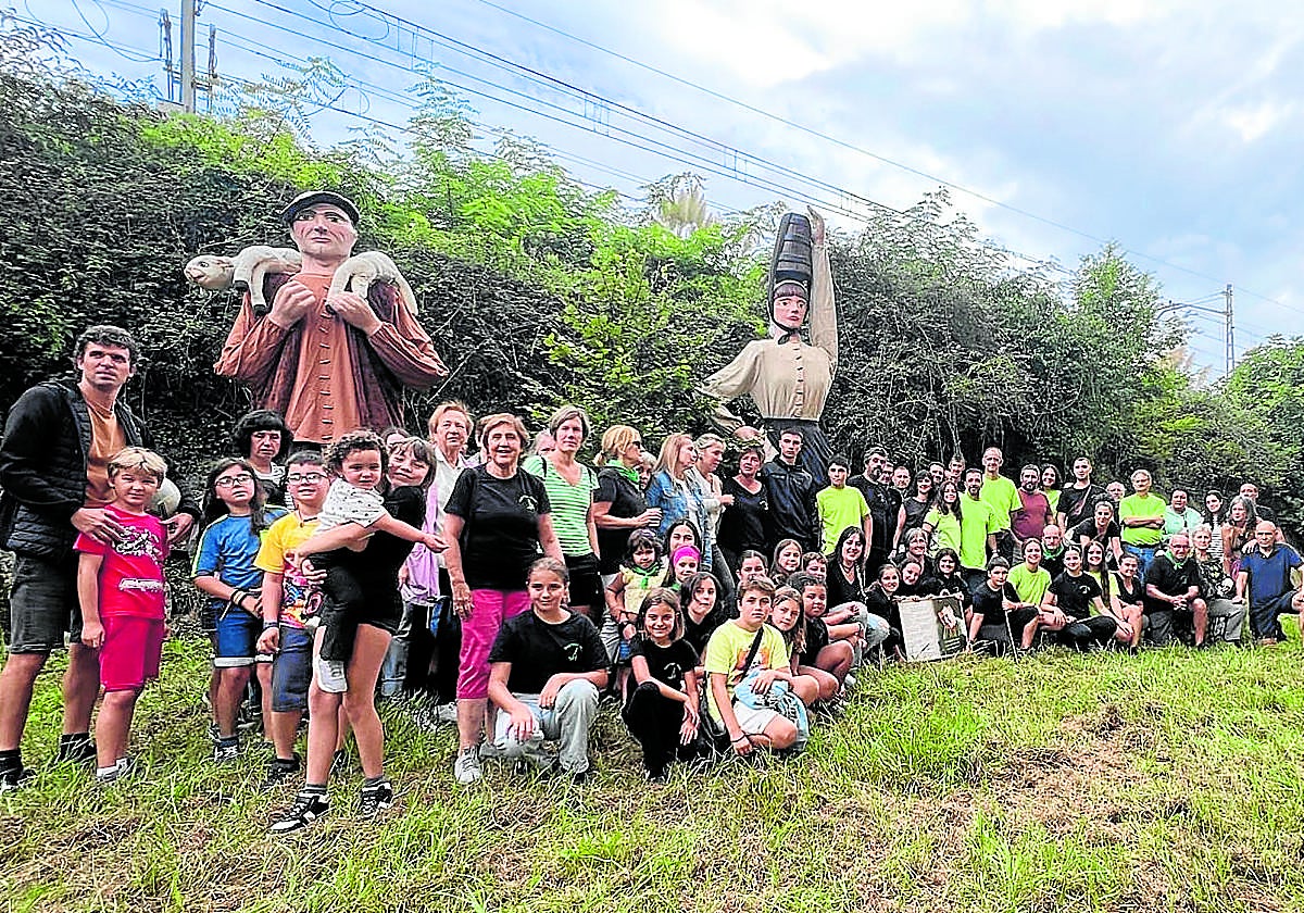Distintos momentos y premiados de las fiestas San Juan Txiki del barrio Portu de este año.
