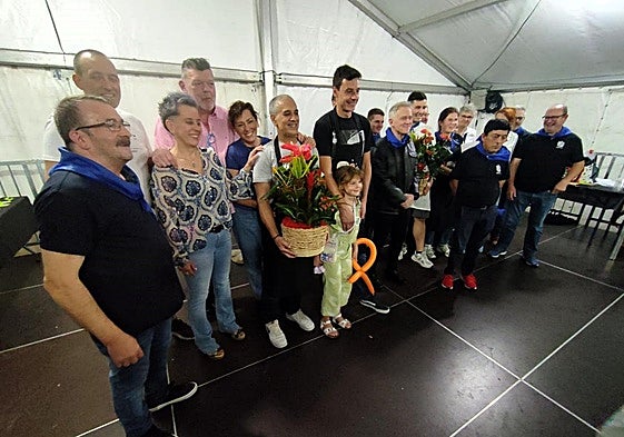 Los últimos ganadores del certamen, autores de los mejores estofados de rabo.