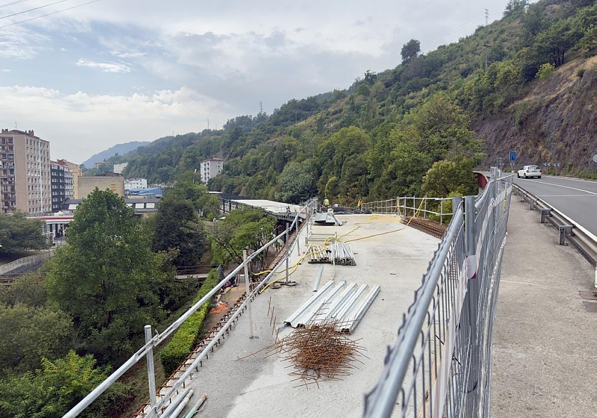 El paseo Estación Azitain conecta con el de la variante afrontando su fase final.