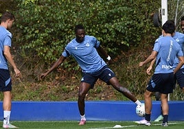 Umar Sadiq, durante un entrenamiento en Zubieta.