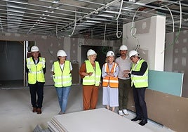 Mendoza, Peña y Valdivia han visitado este martes las obras de ampliación de la residencia Atsobakar de Lasarte-Oria.