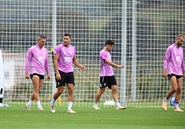 La plantilla se entrenará en cinco ocasiones esta semana para preparar el regreso a Ipurua y quitarse la espina de la última derrota.