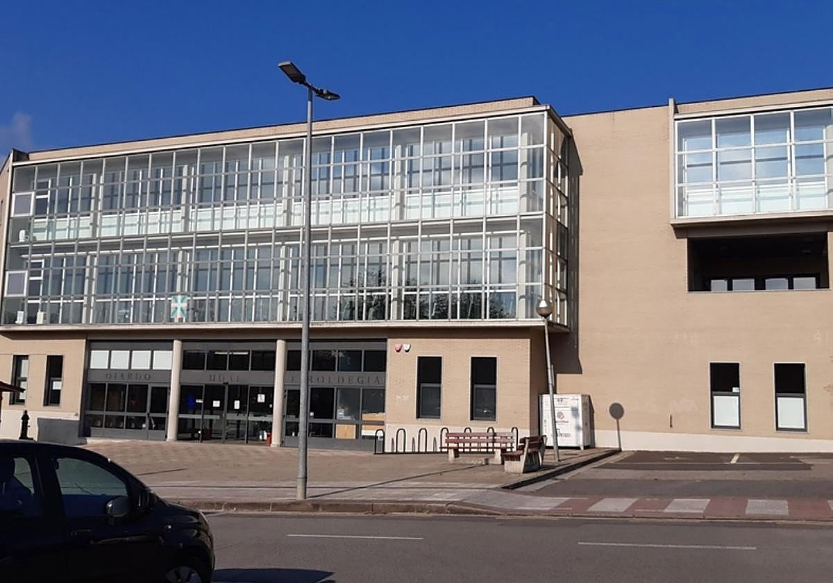 Kiroldegiak partzialki irekiko ditu gaur ateak.