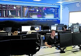 Un centro de operaciones de ciberseguridad de Ayesa, empresa con sede en Donostia.