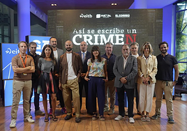 Los periodistas que participan en el proyecto, junto a representantes de ETB, El Correo, El Diario Vasco, Secuoya y FesTVal.