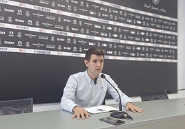 Mikel Bengoa repasó ayer en el Stadium Gal el intenso mercado veraniego del Real Unión.