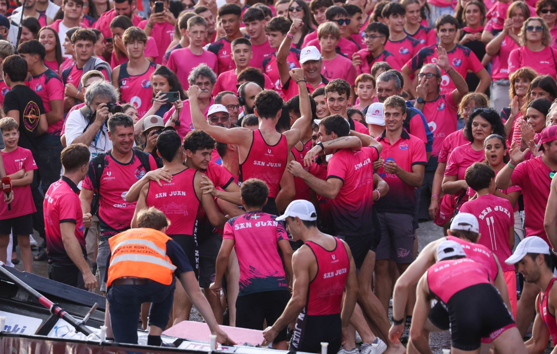 La marea rosa invade Donostia