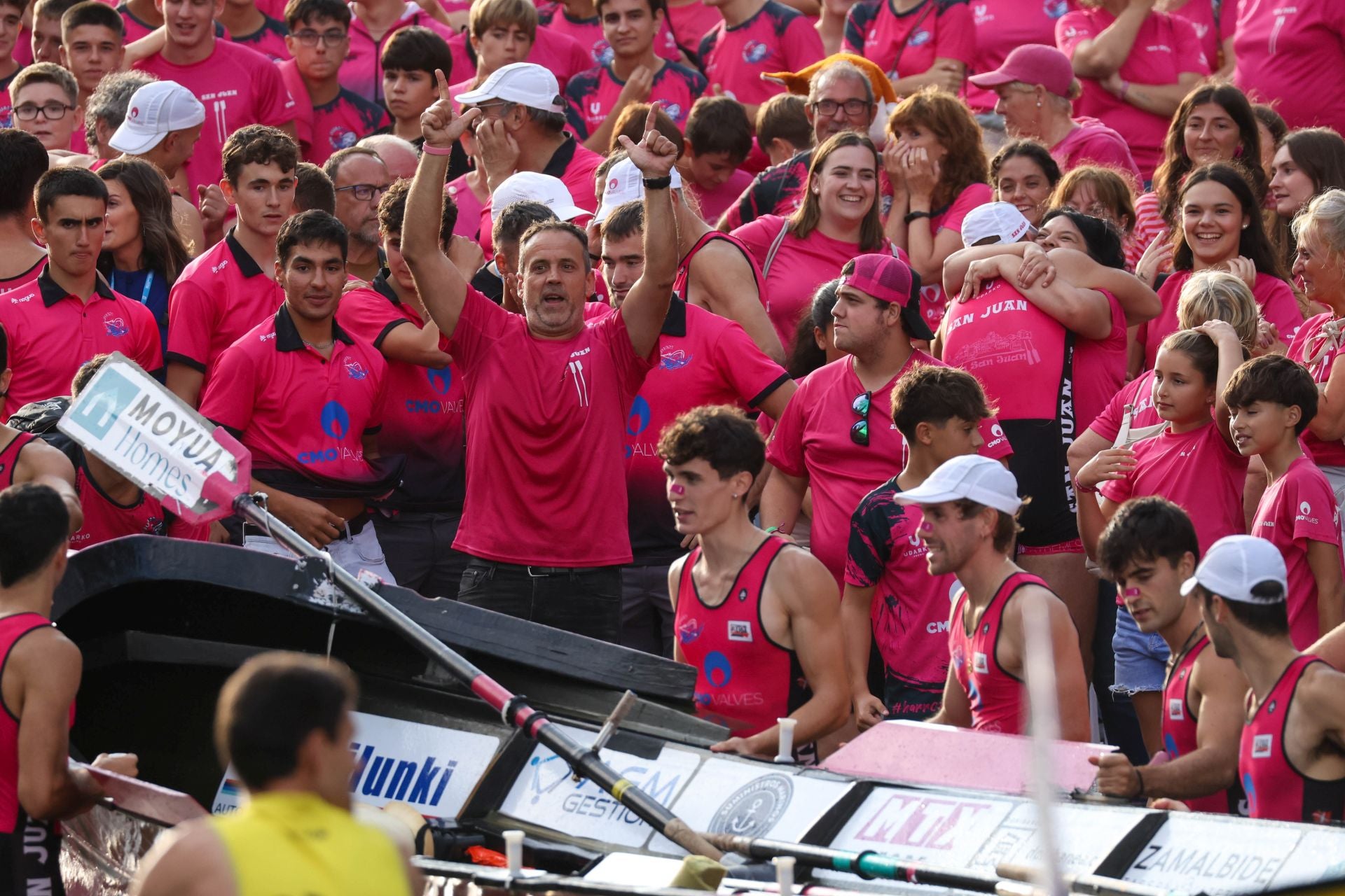 La marea rosa invade Donostia