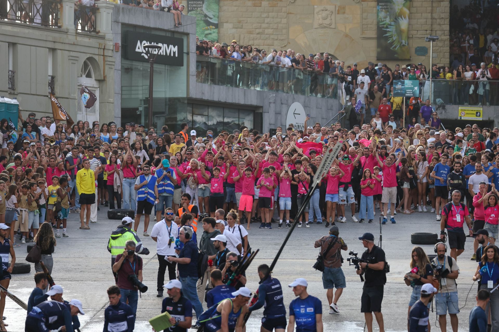 La marea rosa invade Donostia