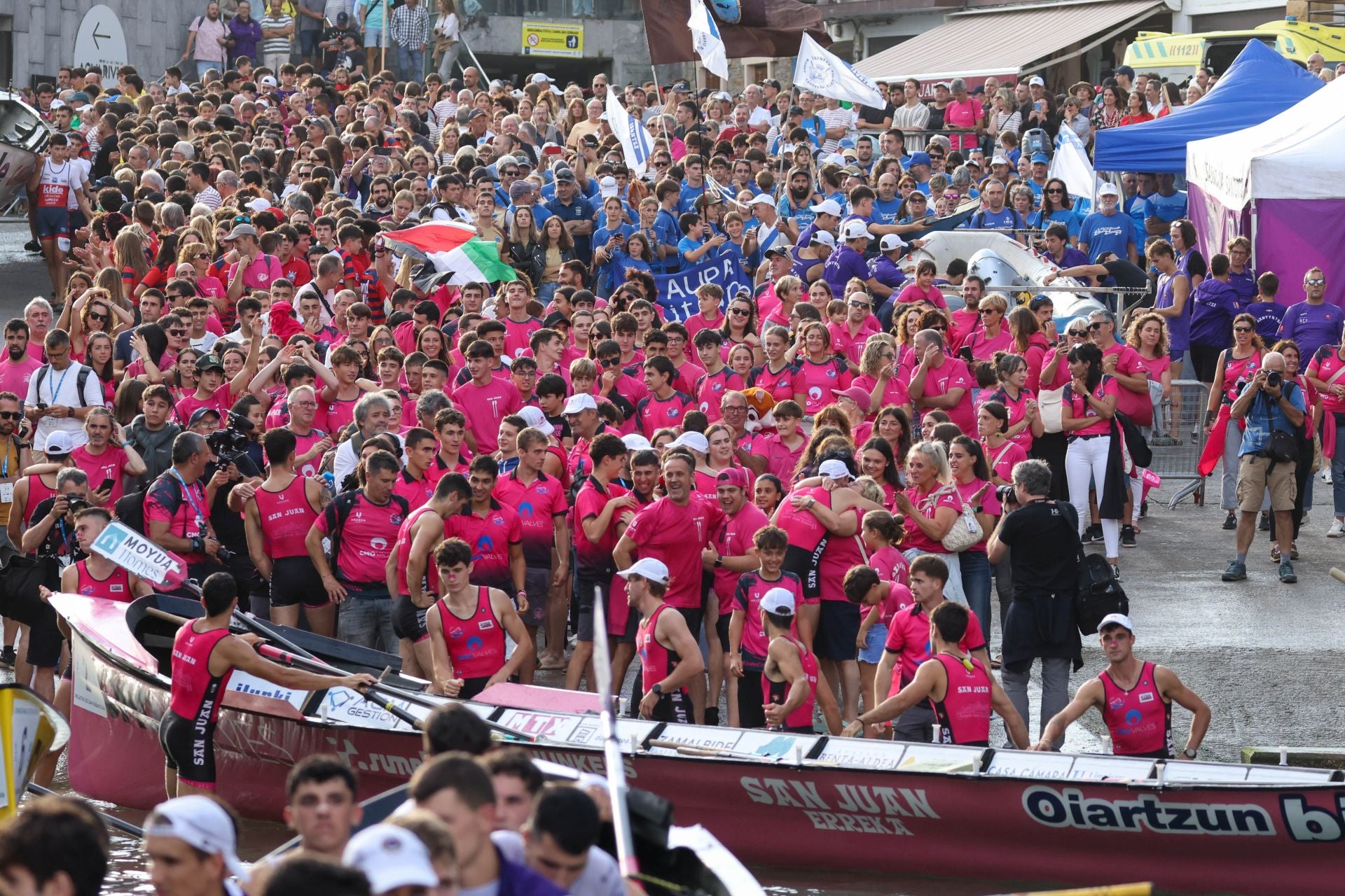La marea rosa invade Donostia