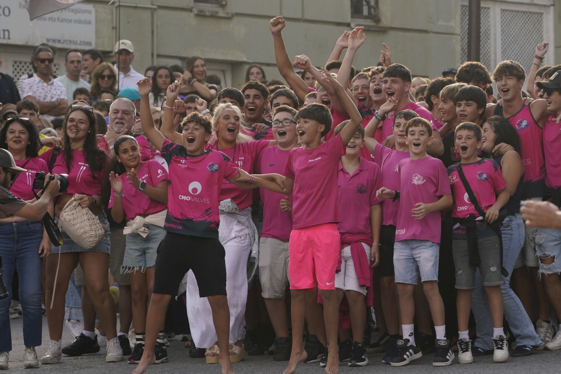 La marea rosa invade Donostia