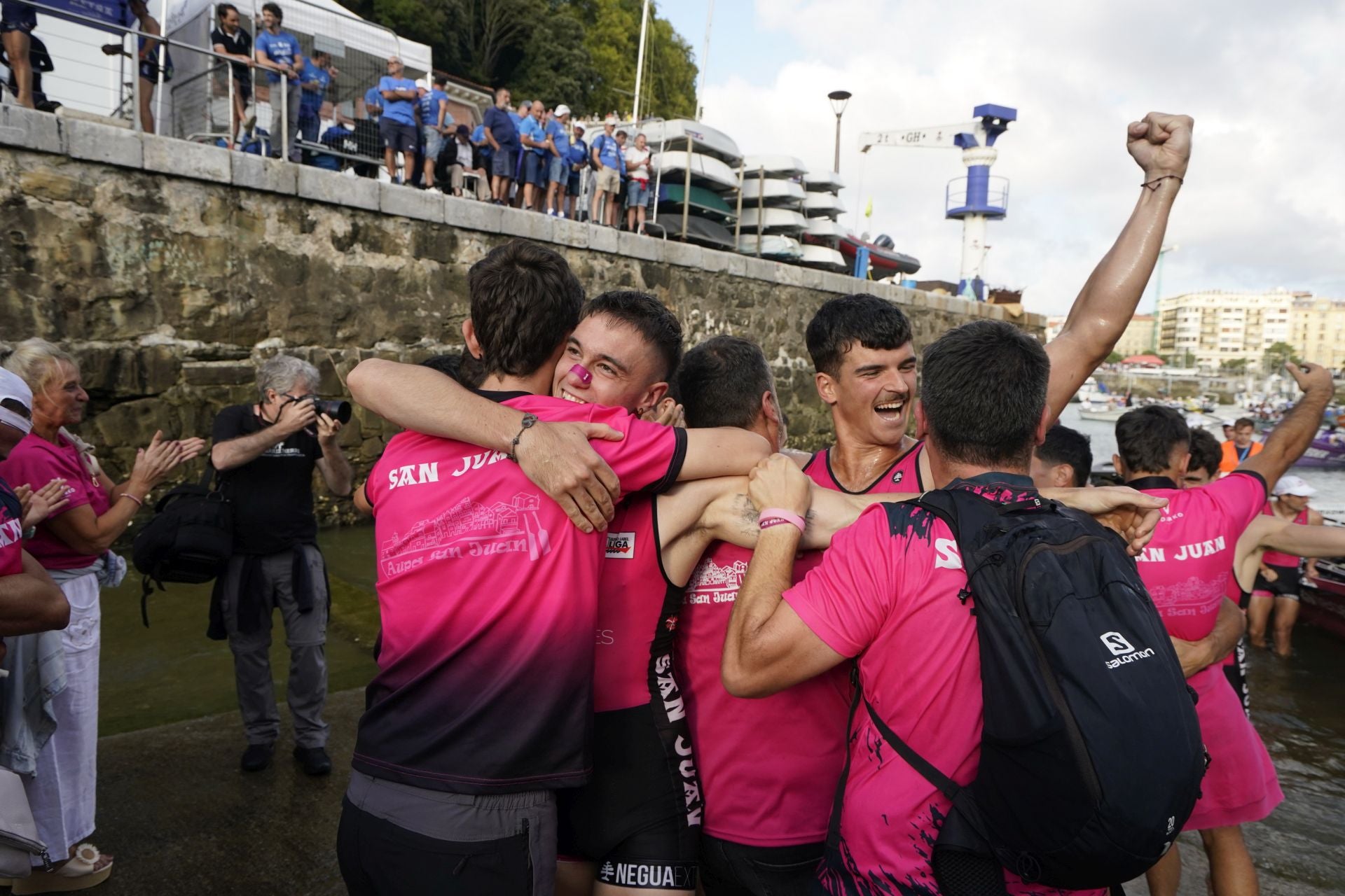 La marea rosa invade Donostia