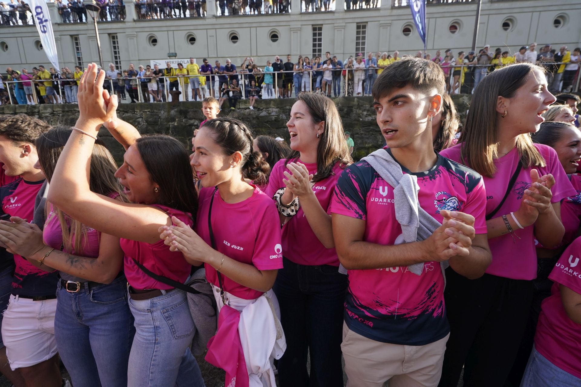 La marea rosa invade Donostia