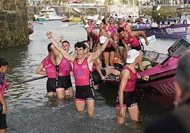San Juan celebra el pase con su pueblo en el Muelle.