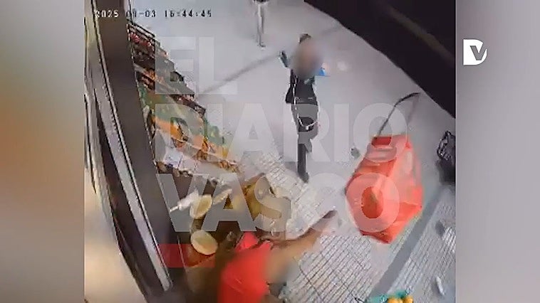 Incidente en Errenteria: «Se atrincheraron en la tienda y empezaron a tirarse melones»