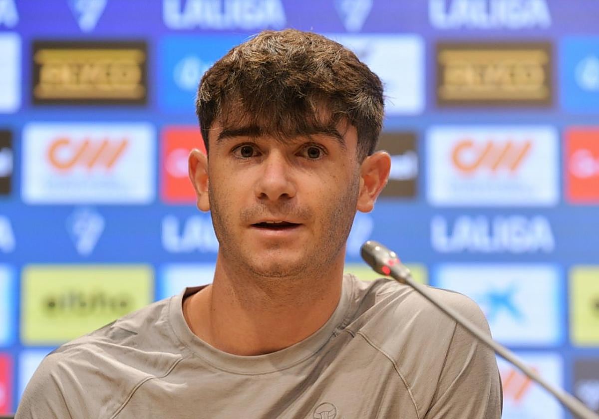 El joven centrocampista del Eibar, Aleix Garrido, compareció ante los medios para hablar de la situación del club.
