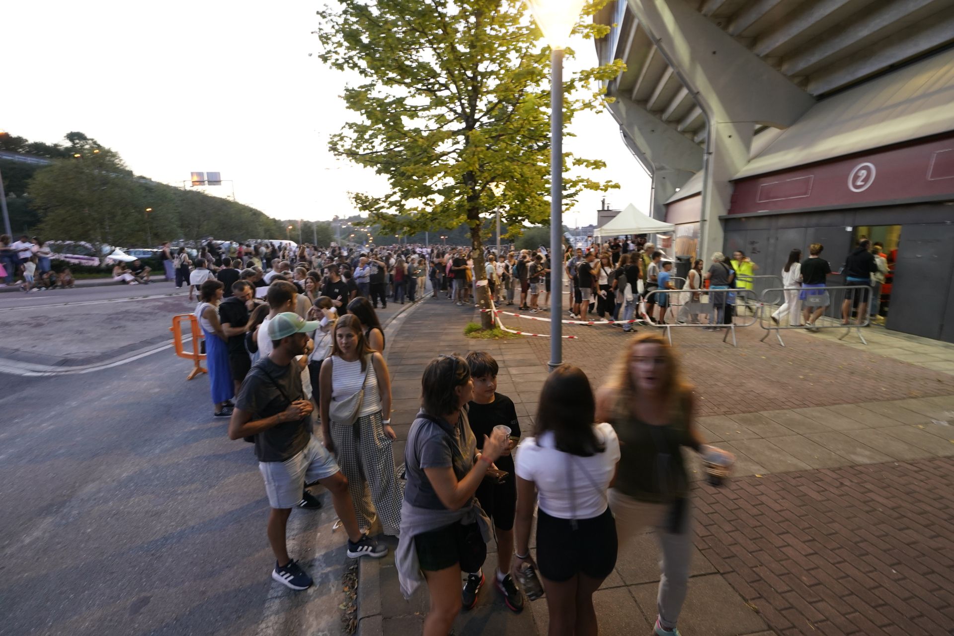 Ambiente de fiesta antes del concierto de Zetak