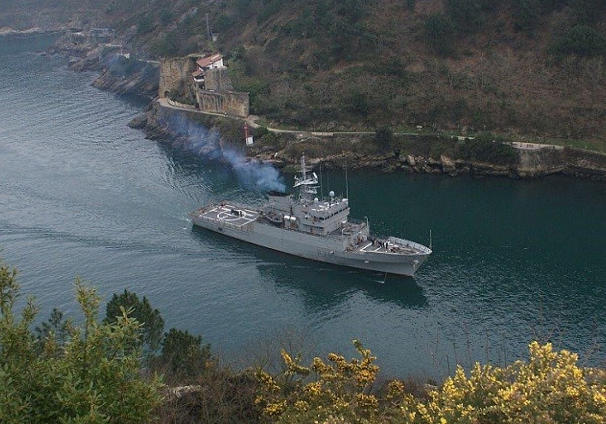 Patrullero de Altura 'Serviola' durante sus trabajo de vigilancia en el mar Cantábrico.