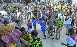 Gran ambiente ayer en Txomin Enea en el inicio de las fiestas.