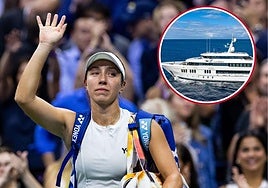 Jessica Pegula saluda al público de la pista central del US Open tras su derrota en semifinales frente a Aryna Sabalenka.