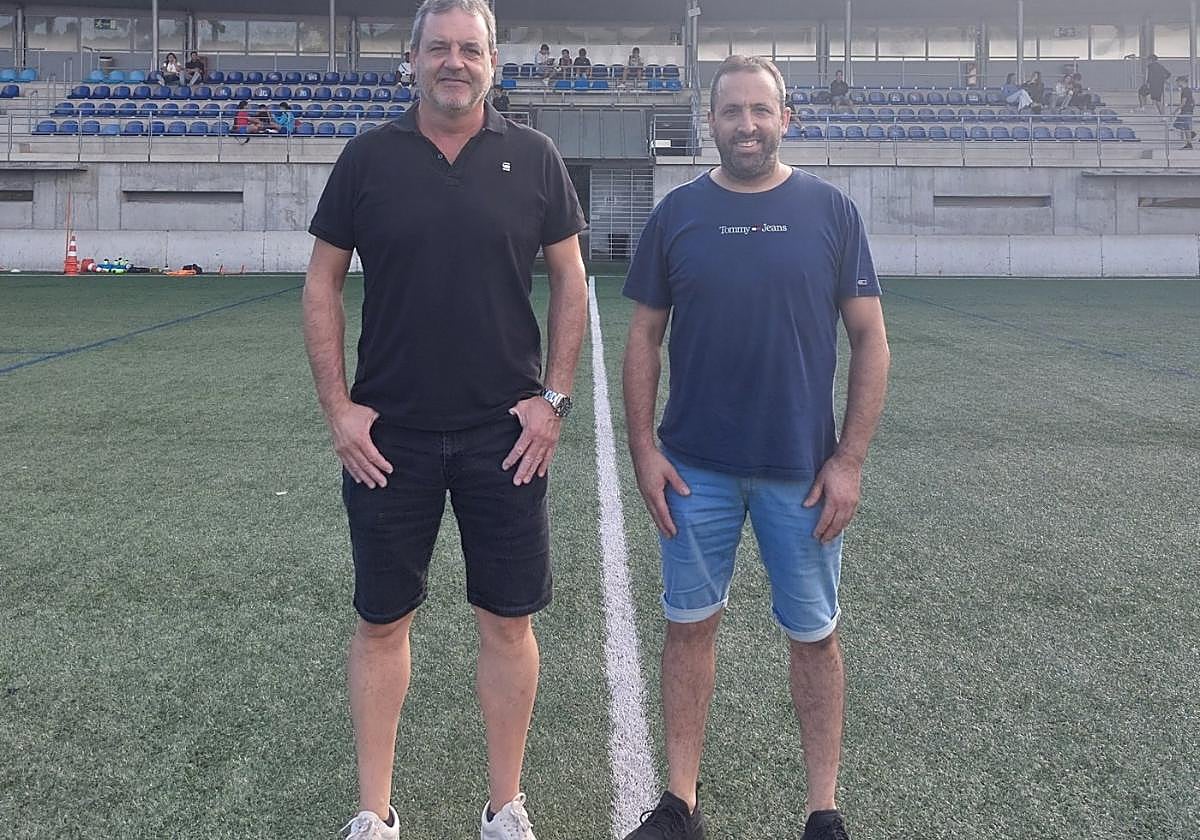 El presidente Asier Yerobi, a la izquierda, junto al técnico del primer equipo Carlos García.
