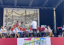 Los alumnos de la Escuela de Música y Danza municipal durante un concierto ofrecido en Trintxerpe.