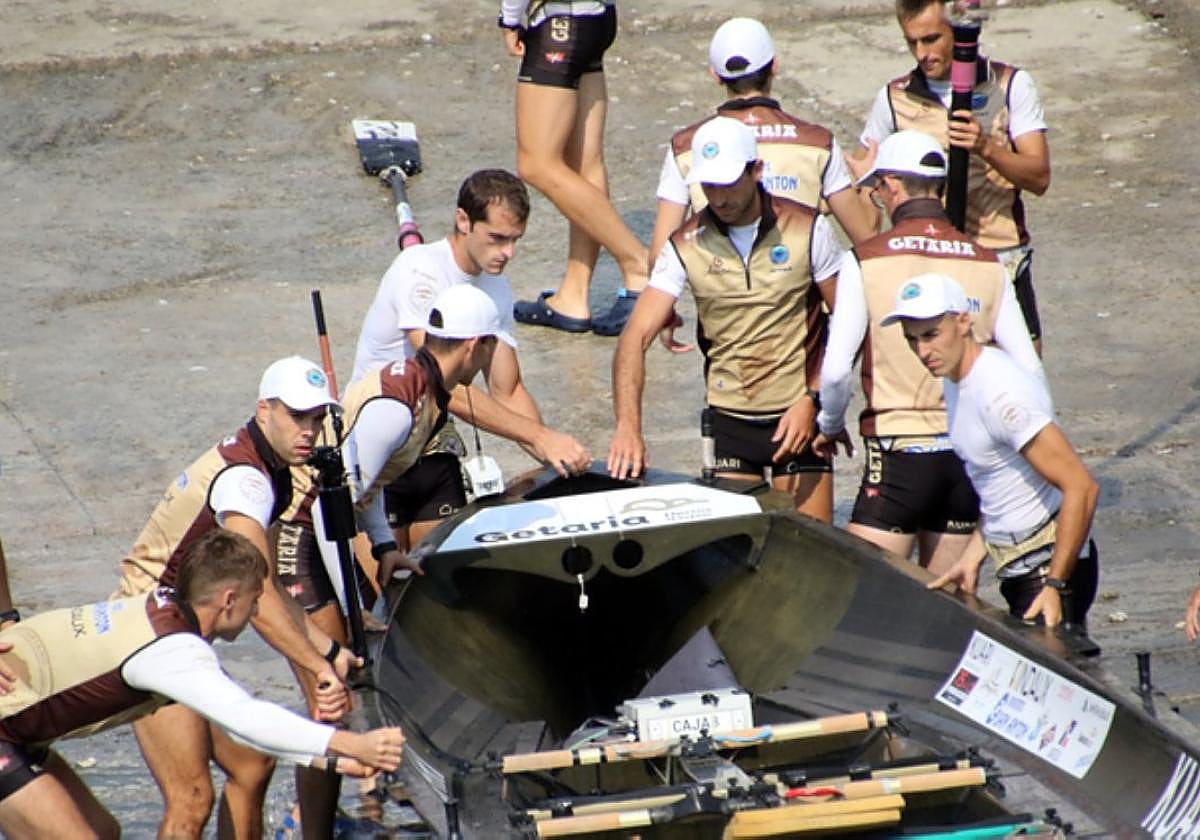 Getariar arraunlariak babestera joango dira bihar zaleak.