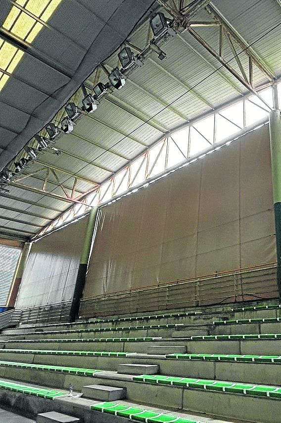 La nueva lona instalada.