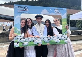 Se repite el 'photocall del Artzain Eguna' con el sorteo de una comida.