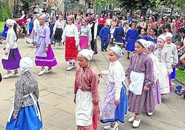 Festa koloretsua izan zen hainbat herritatik etorritako haur dantzari eta gaztetxoekin.