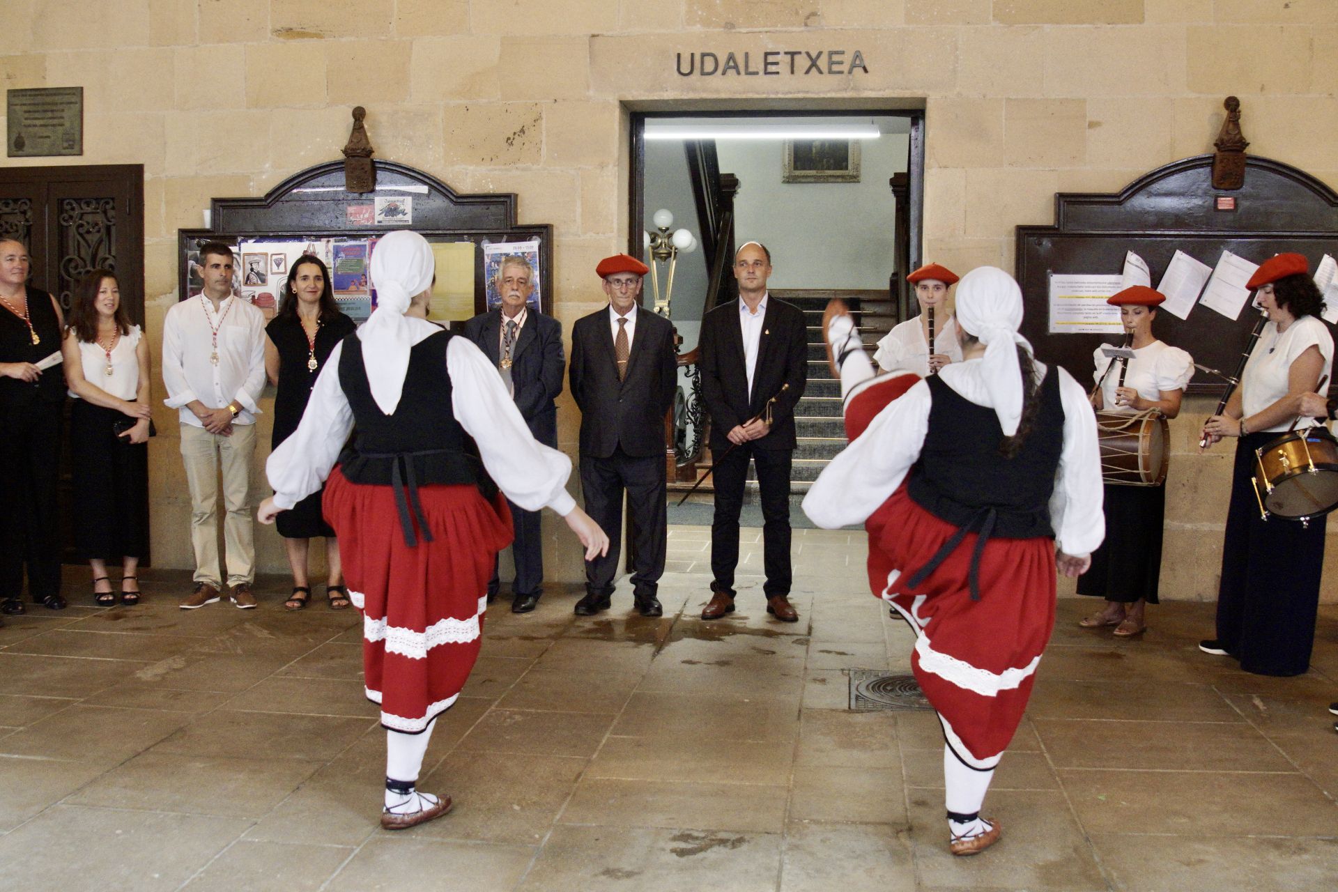 Hondarribia da inicio a sus fiestas en Arma Plaza