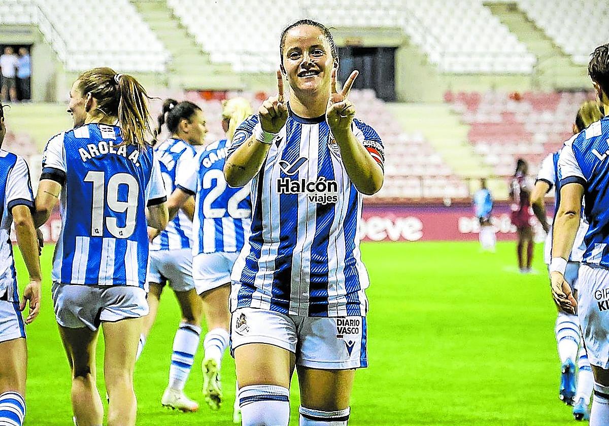 La capitana de la Real, Nerea Eizaguirre, celebra el gol que consiguió desde los once metros