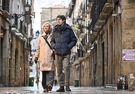 Tráiler del documental sobre el asesinato de Gregrorio Ordóñez. En la imagen Ana Iríbar y su hijo Javier, en un momento del documental.