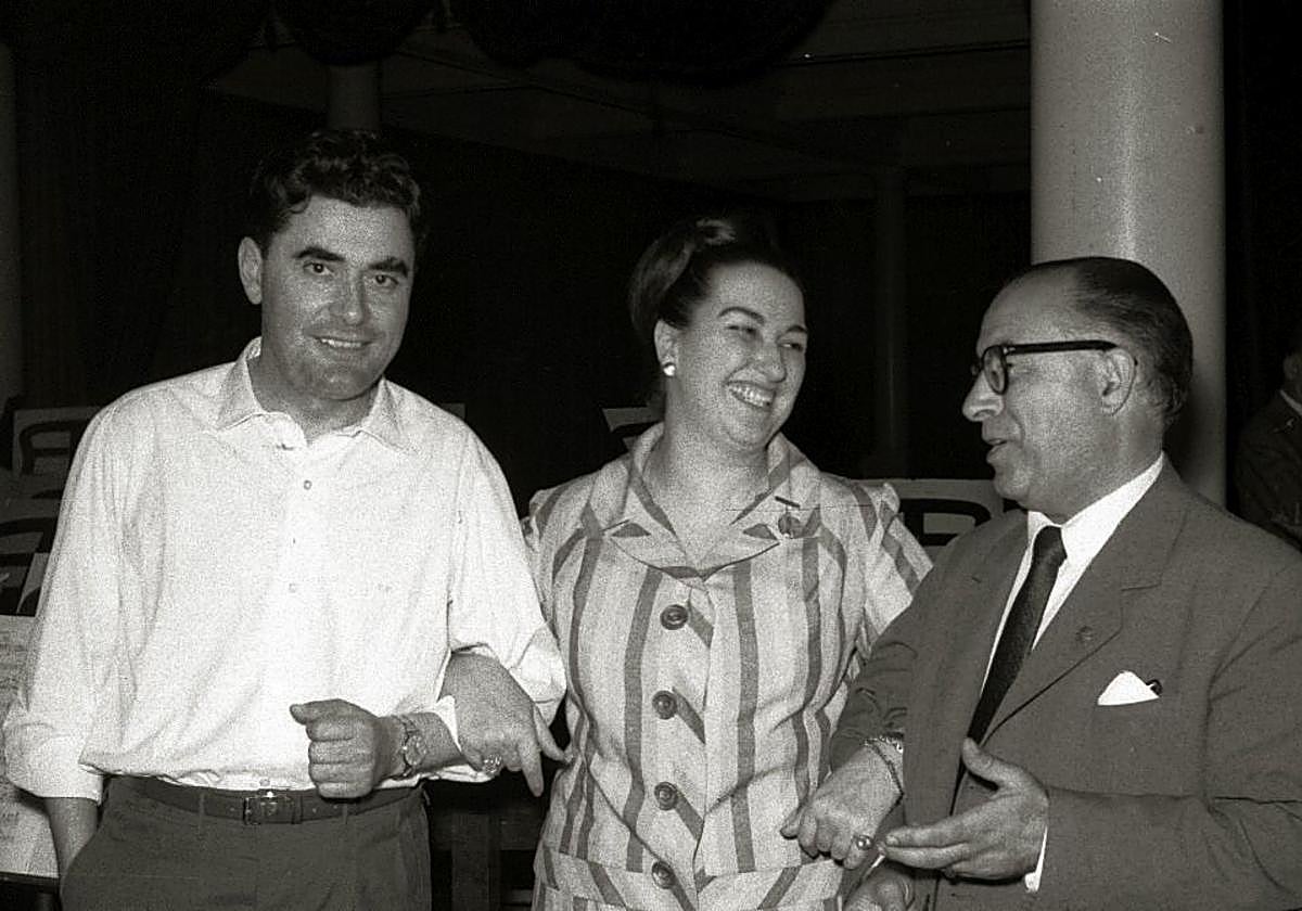 En el centro, Montserrat Caballé en su primera visita, la de 1962.