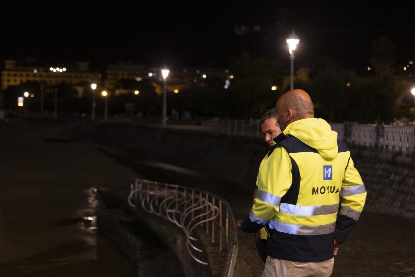 90 toneladas de arena para la playa de Ondarreta