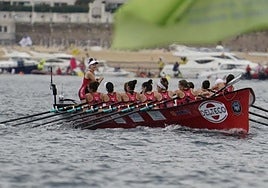 Zumaiako emakumezkoen trainerua, Kontxako Banderaren lehen jardunaldian.