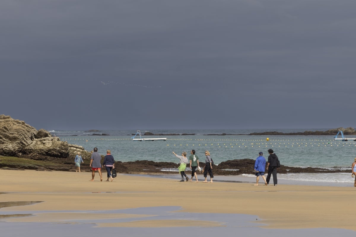 El espectáculo de las mareas vivas en las playas de Donostia