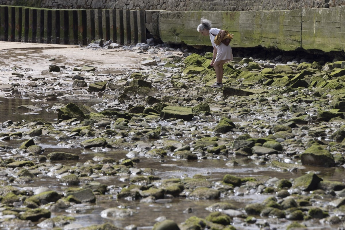 El espectáculo de las mareas vivas en las playas de Donostia