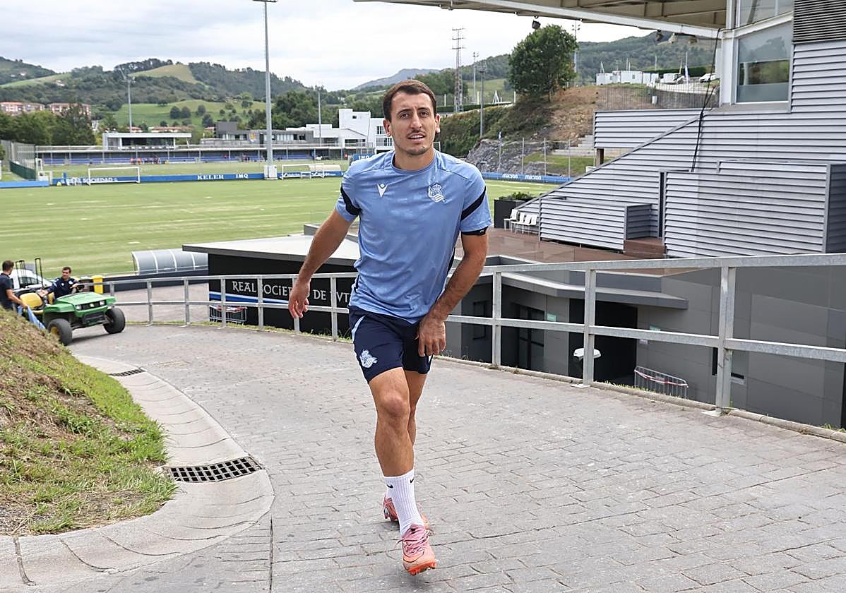 Mikel Oyarzabal accede al campo 'z2' de Zubieta