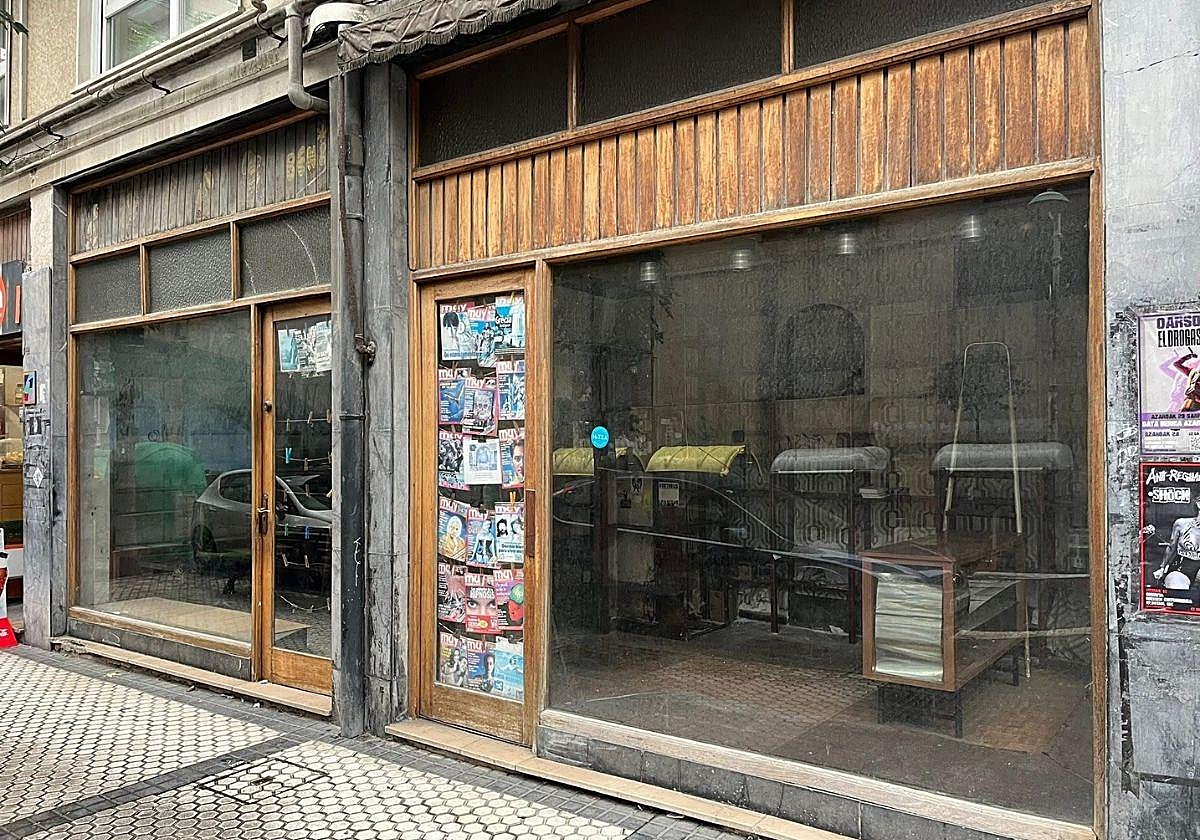 Los vecinos de Gipuzkoa que lamentan el cierre de una emblemática librería: «Ahí compré un tercio de mi biblioteca; es una pena»