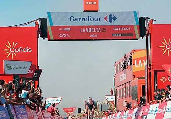 Otro final de etapa en el alambre para La Vuelta: vientos de 50 km/h en el Morredero