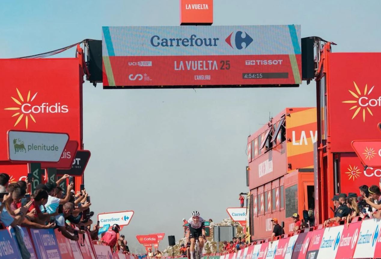 Otro final de etapa en el alambre para La Vuelta: vientos de 50 km/h en el Morredero
